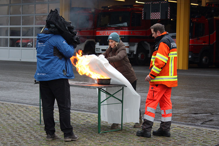 Die Sendung Unterwegs des Zentralschweizer Fernsehens Tele 1 ist zu Gast bei der Feuerwehr Stans. Die Sendung ist am 3. Februar zu sehen.
