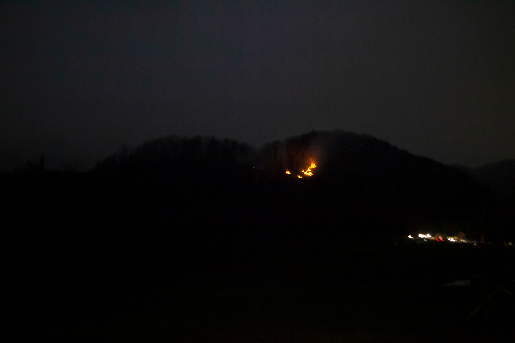 Das Sturmtief «Sabine» facht in der Oberrüti, Ennetmoos einen Flurbrand an.