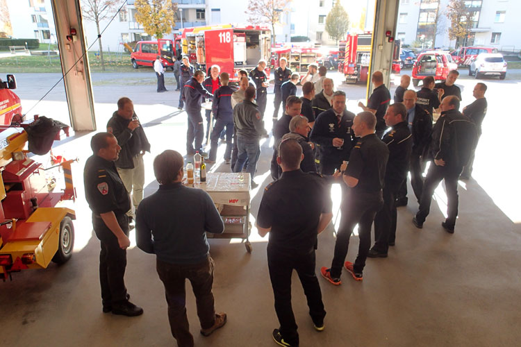 Delegationen der Zentralschweizer Feuerwehrstützpunkte treffen sich in Stans zum Erfahrungsaustausch.
