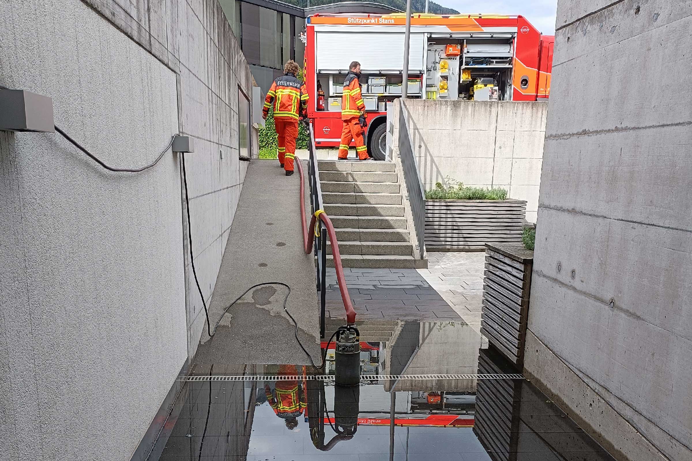Wegen steigendem Grundwasserspiegel ist ein kleiner Einsatz an der Bitzistrasse notwendig.