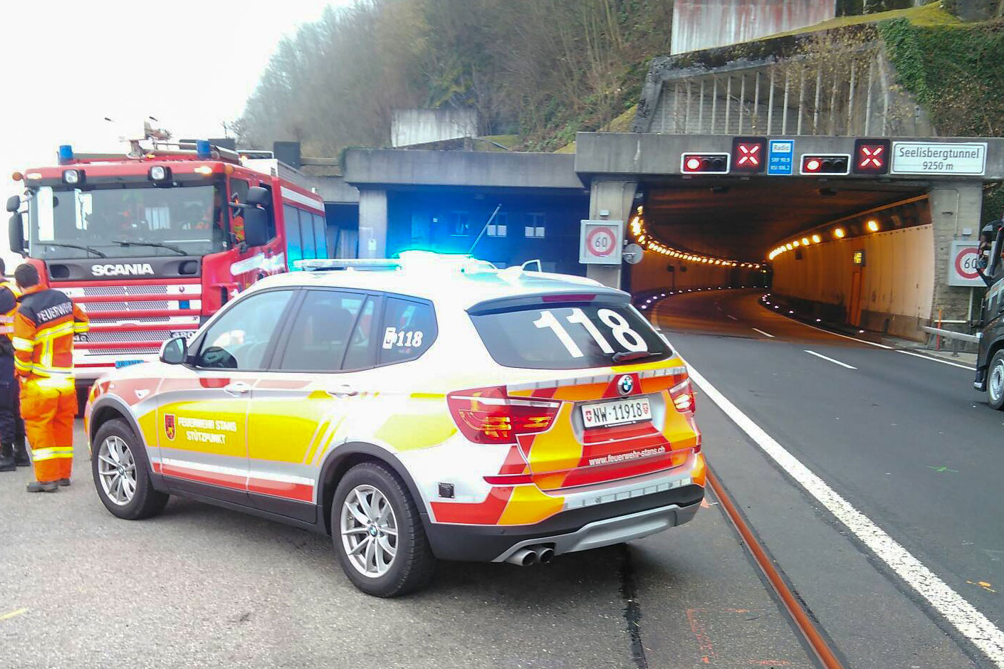 Im Seelisbergtunnel löst ein Lastwagen Brandalarm aus.