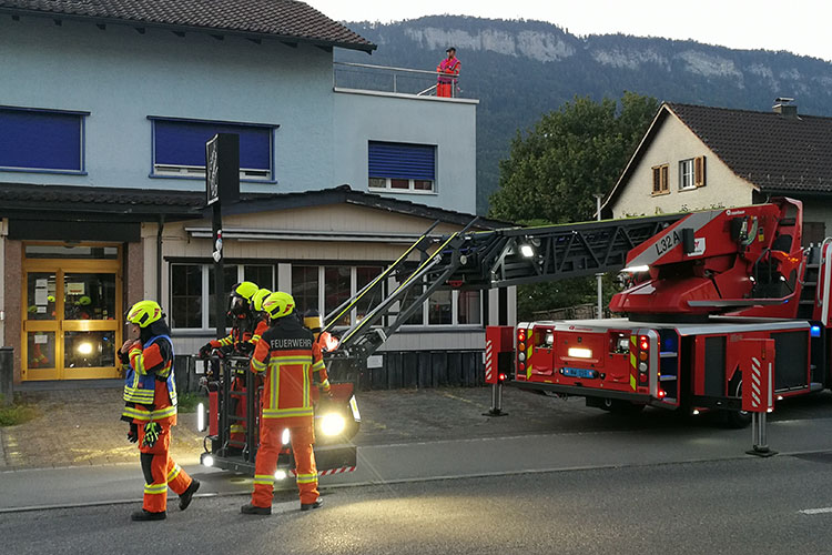 An der letzten Herbstprobe der Einsatzzüge findet eine Übung an der Buochserstrasse statt.