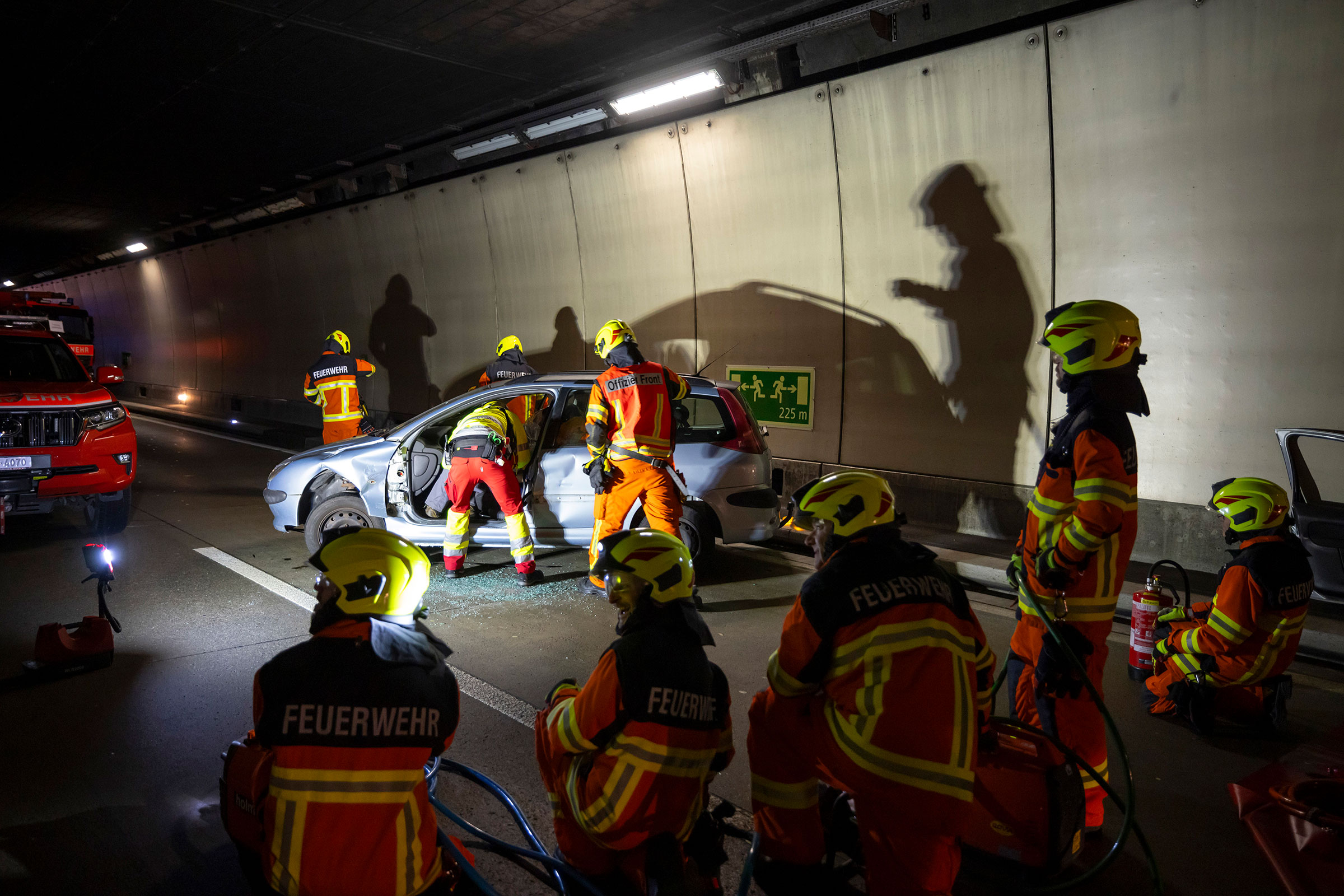Einsatzübung im Seelisbergtunnel mit Beteiligung der Stützpunktfeuerwehr Altdorf, der Werkhoffeuerwehr Flüelen und dem Rettungsdienst.