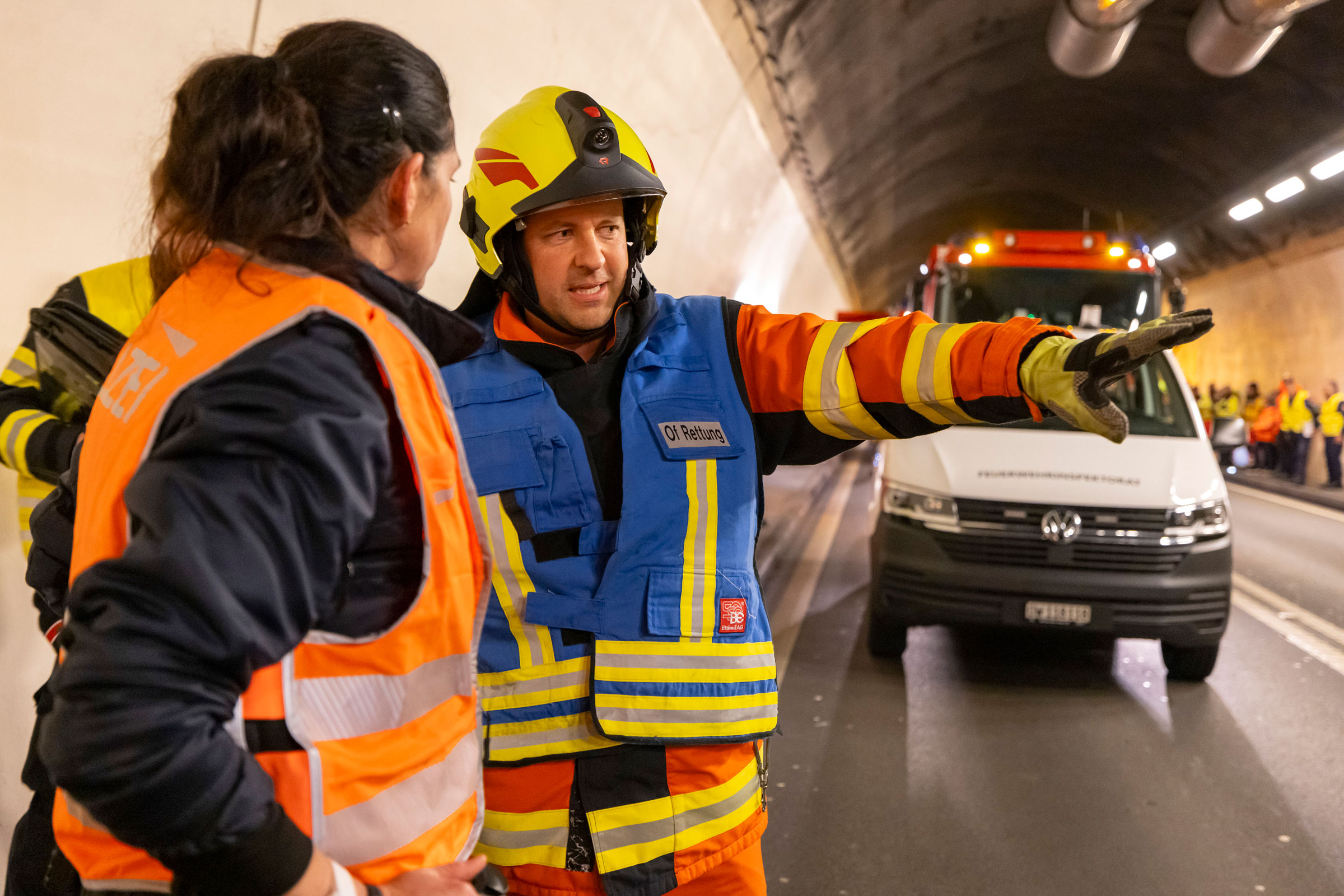 Polizei und Feuerwehr sprechen sich ab.