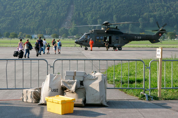 Der Weg nach Engelberg führt tagelang über den Flugplatz Buochs.