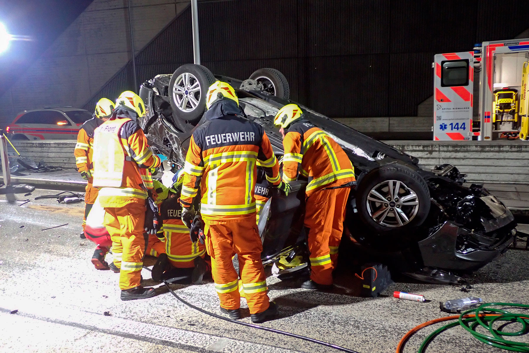 Wegen einem verunfallten Auto auf der A2 in Hergiswil kommt die Strassenrettungsgruppe zum Einsatz.