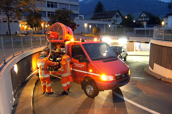 Der Mobile Grossventilator in der Einfahrt zur Tiefgarage Dorfpark