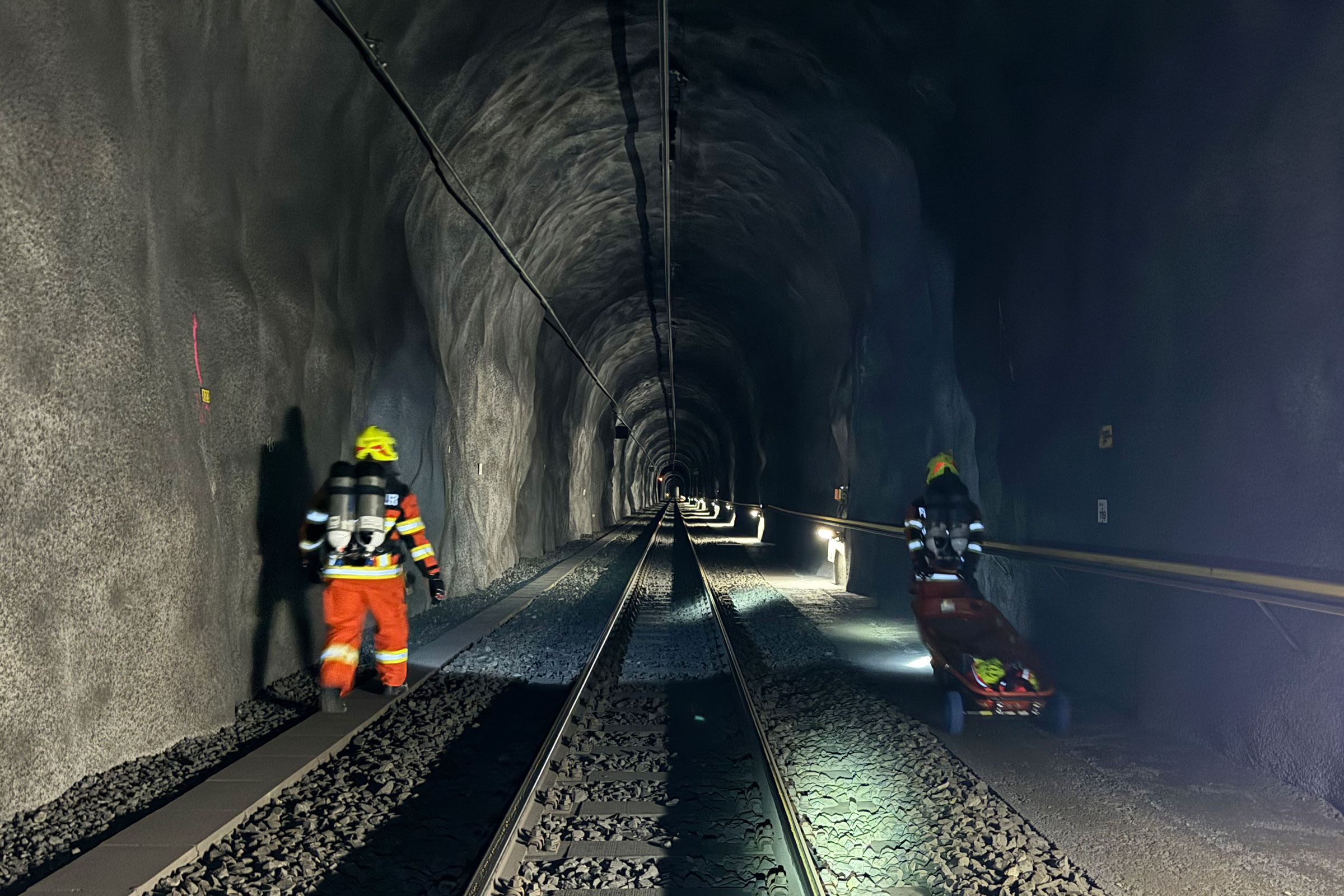 Für die Tunnel-Atemschutzgruppe UVA (unterirdische Verkehrsanlagen) 1 gibt es eine Übung im Loppertunnel 2 zwischen Stansstad und Hergiswil.