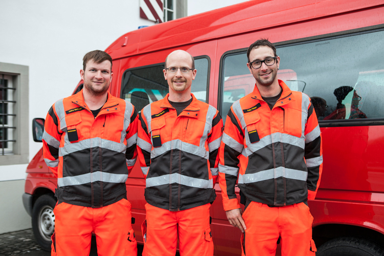 Matthias Halter, Bernd Kautt und Fabian Keller schliessen in Oberdorf die einwöchige Ausbildung zu Gruppenführern ab.