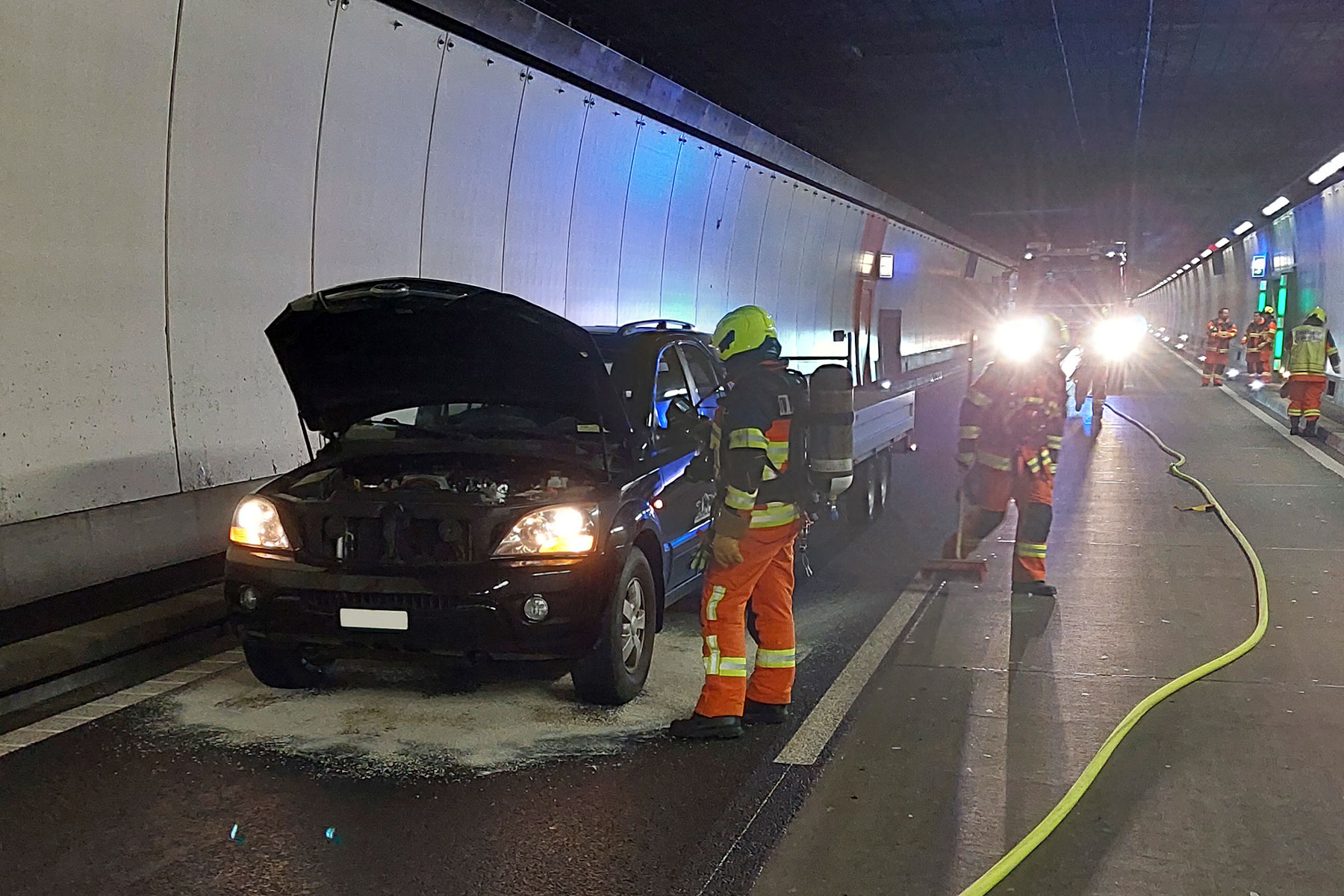 Ein Motorschaden eines Autos führt zu einem Brandalarm im Seelisbergtunnel.