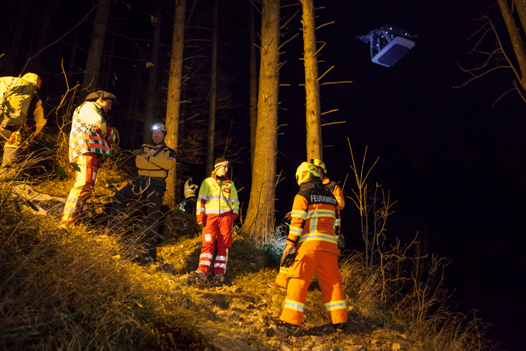 Die Feuerwehr sorgt für Licht auf den Arbeitsplätzen.