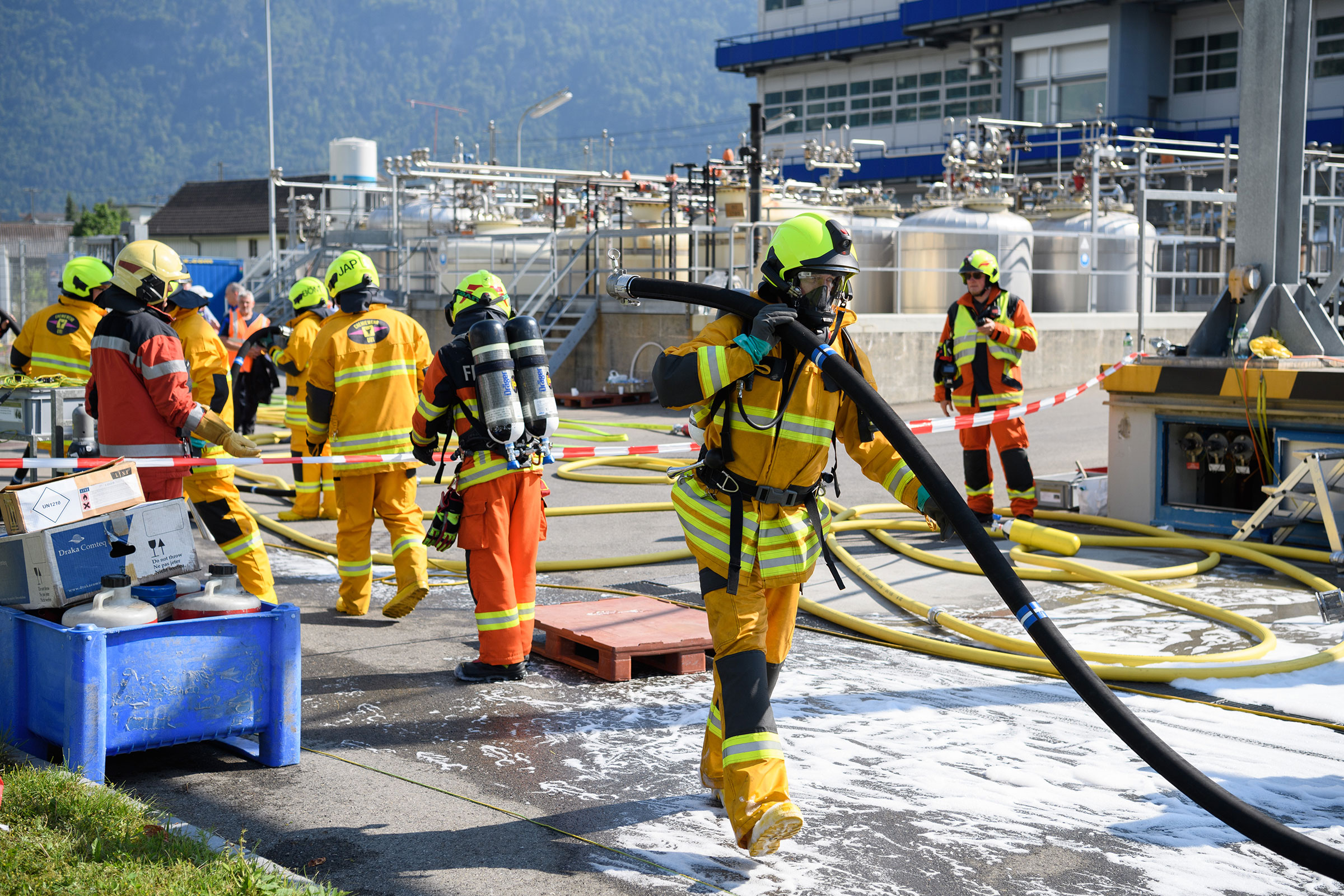 Am Chemiewehrkurs in Uri nehmen auch Teilnehmer der Stanser Feuerwehr teil.
