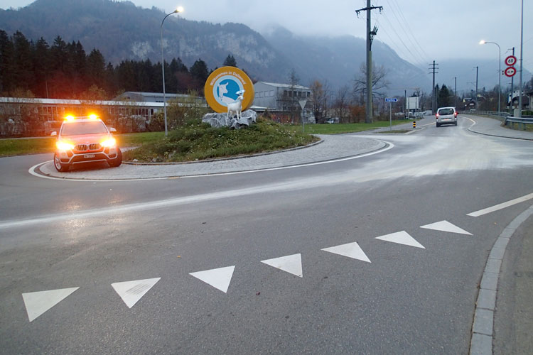 Eine Ölspur von Stans nach Engelberg beschäftigt das Ersteinsatzelement 2. Ebenfalls im Einsatz stehen Einheiten der Feuerwehren Wolfenschiessen und Engelberg.