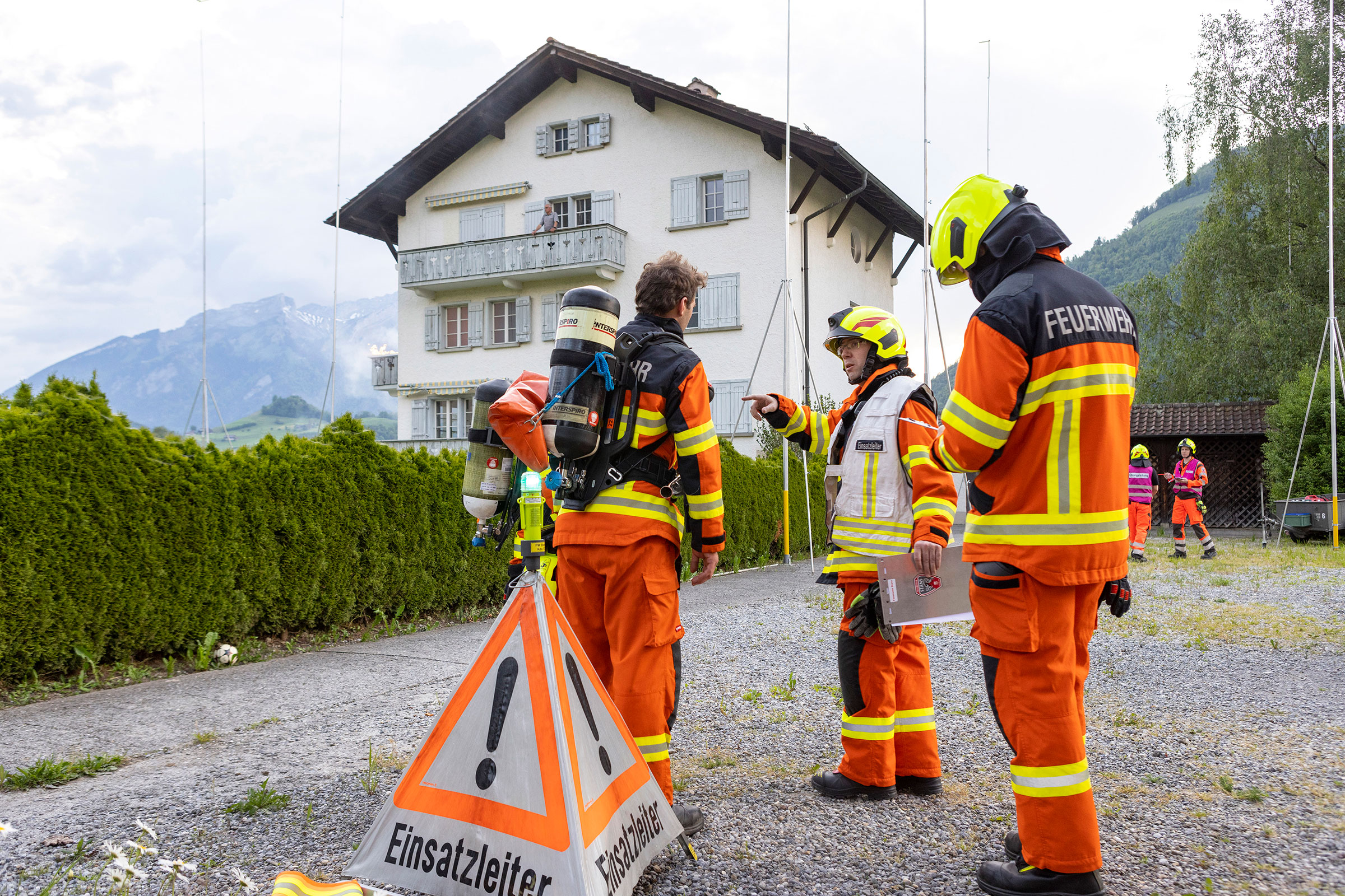 An den Frühjahrsproben der Einsatzzüge finden Einsatzübungen an der Buochserstrasse statt.