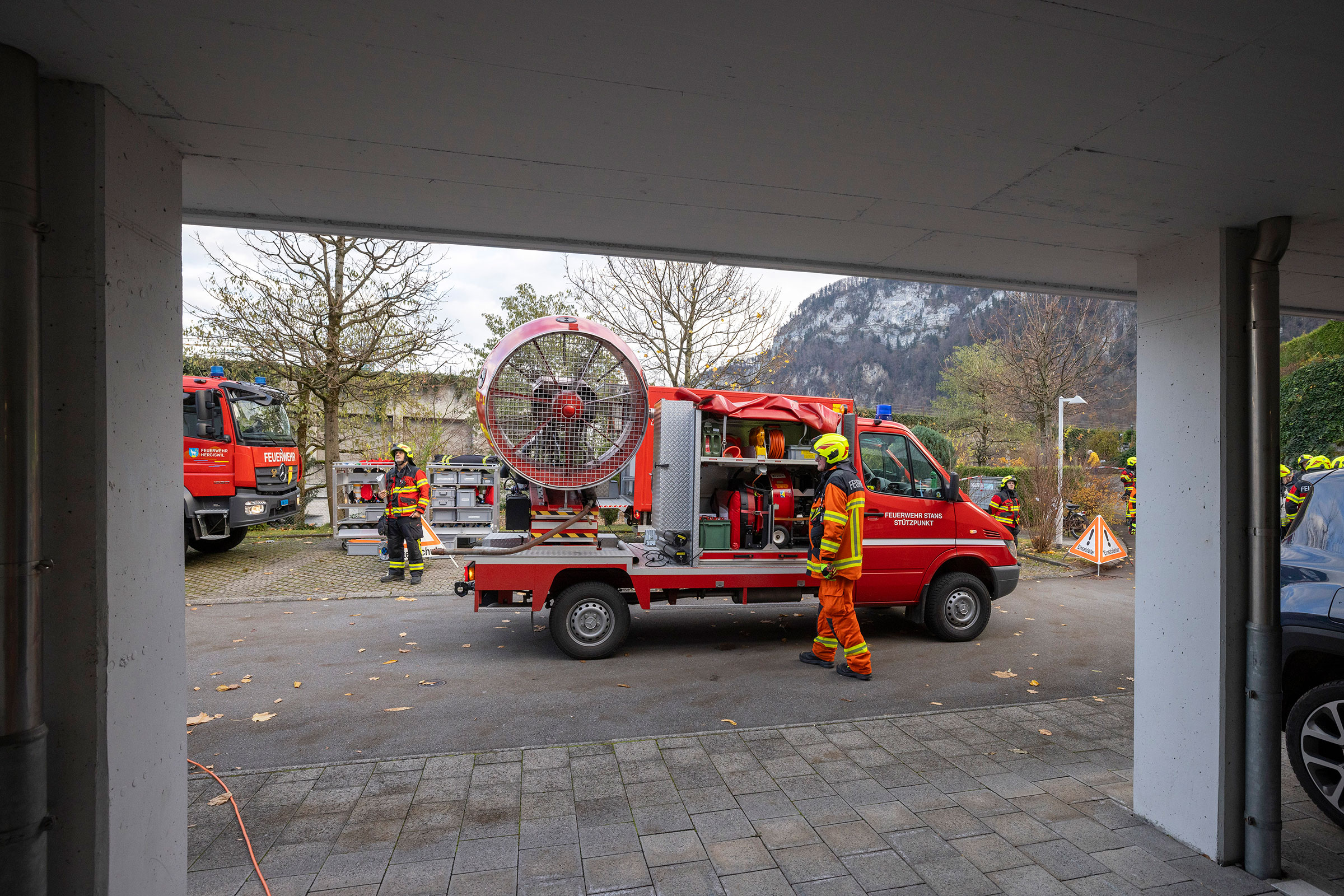 Die ADL-Gruppe unterstützt die Feuerwehr Hergiswil mit dem mobilen Grossventilator.