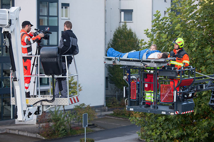 Feuerwehrleute drehen Szenen für den Vorstellungsfilm der Feuerwehr Stans.