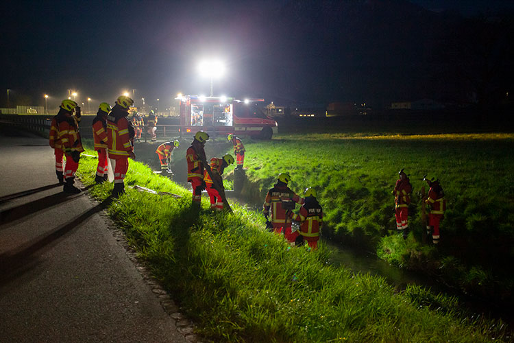 Schon am ersten Abend sorgt das neue Fahrzeug für genügend Licht an der Probe der Einsatzzüge.