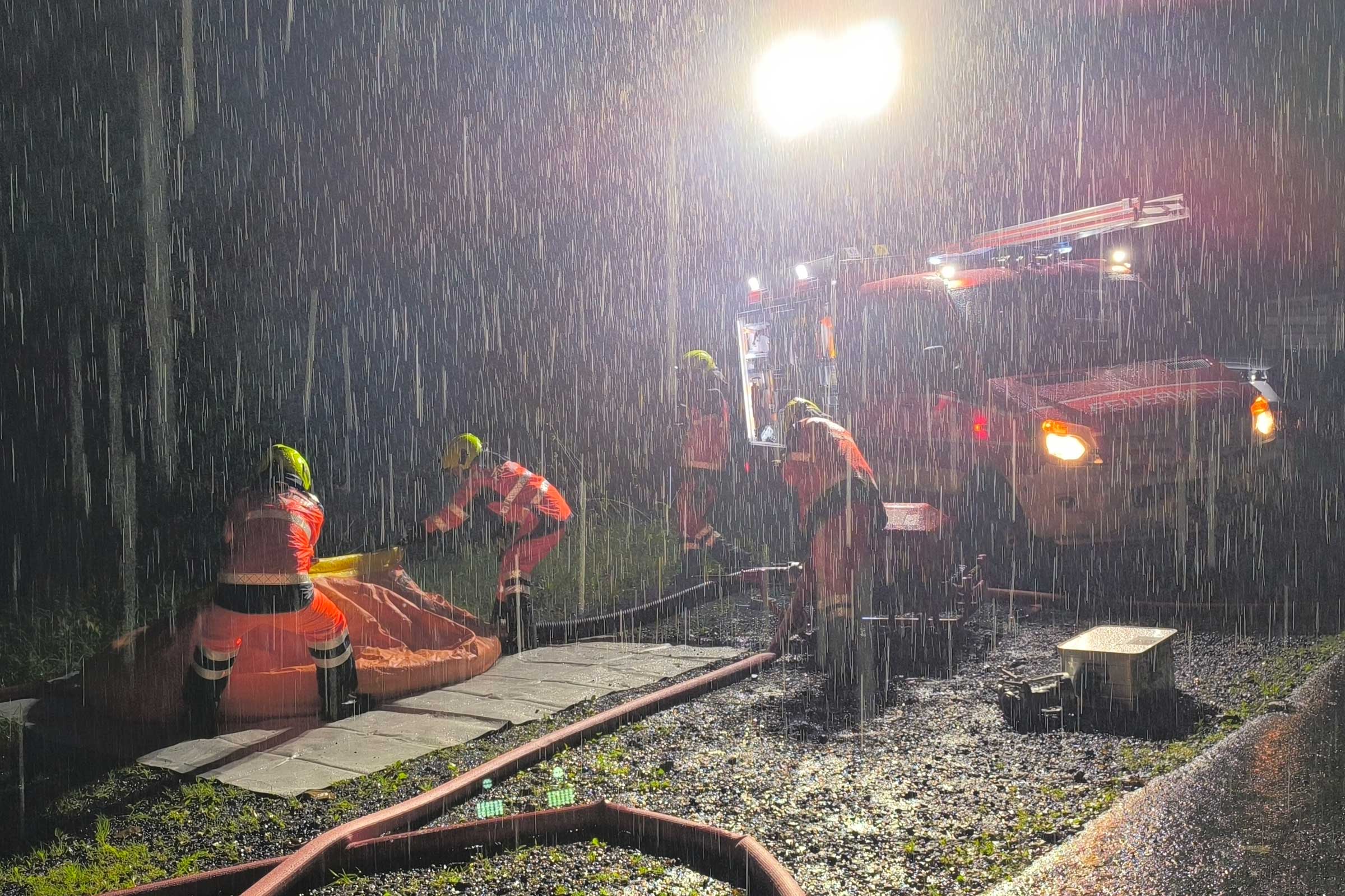 Eines der Themen an den Herbstproben ist der Wassertransport über längere Distanzen am Hang des Stanserhorns.