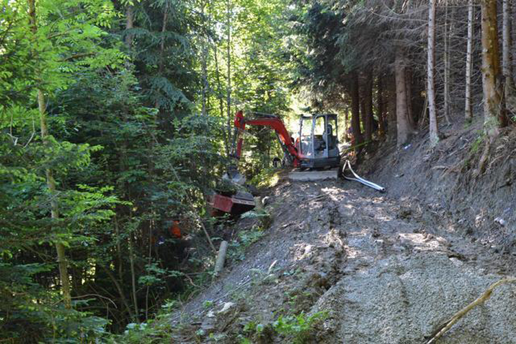 In Emmetten ereignet sich ein tödlicher Arbeitsunfall. Die Strassenrettungsgruppe übernimmt Sicherungs- und Transportaufgaben.