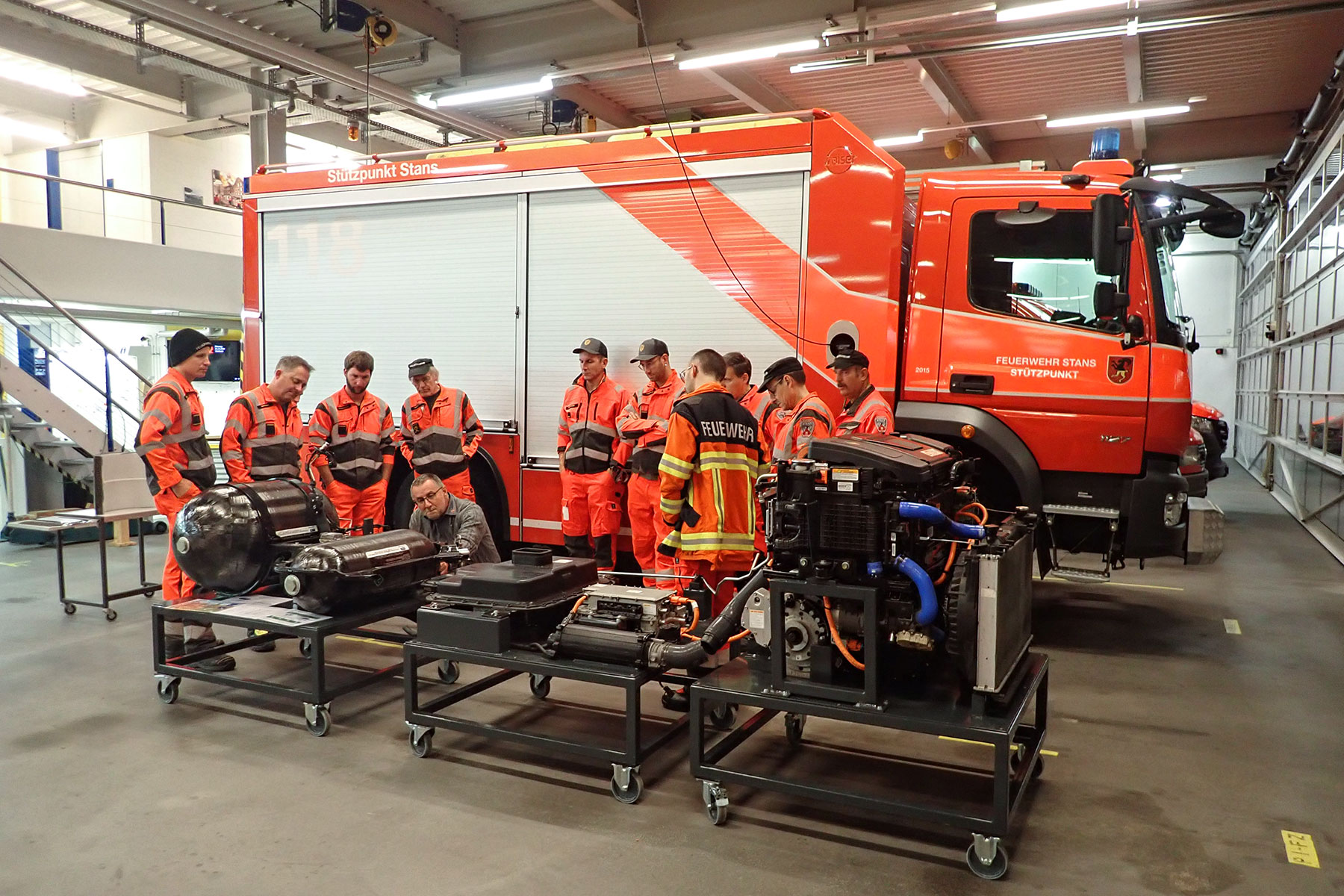 Die Fachgruppen Strassenrettung und Atemschutz UVA befassen sich mit Wasserstoffautos.