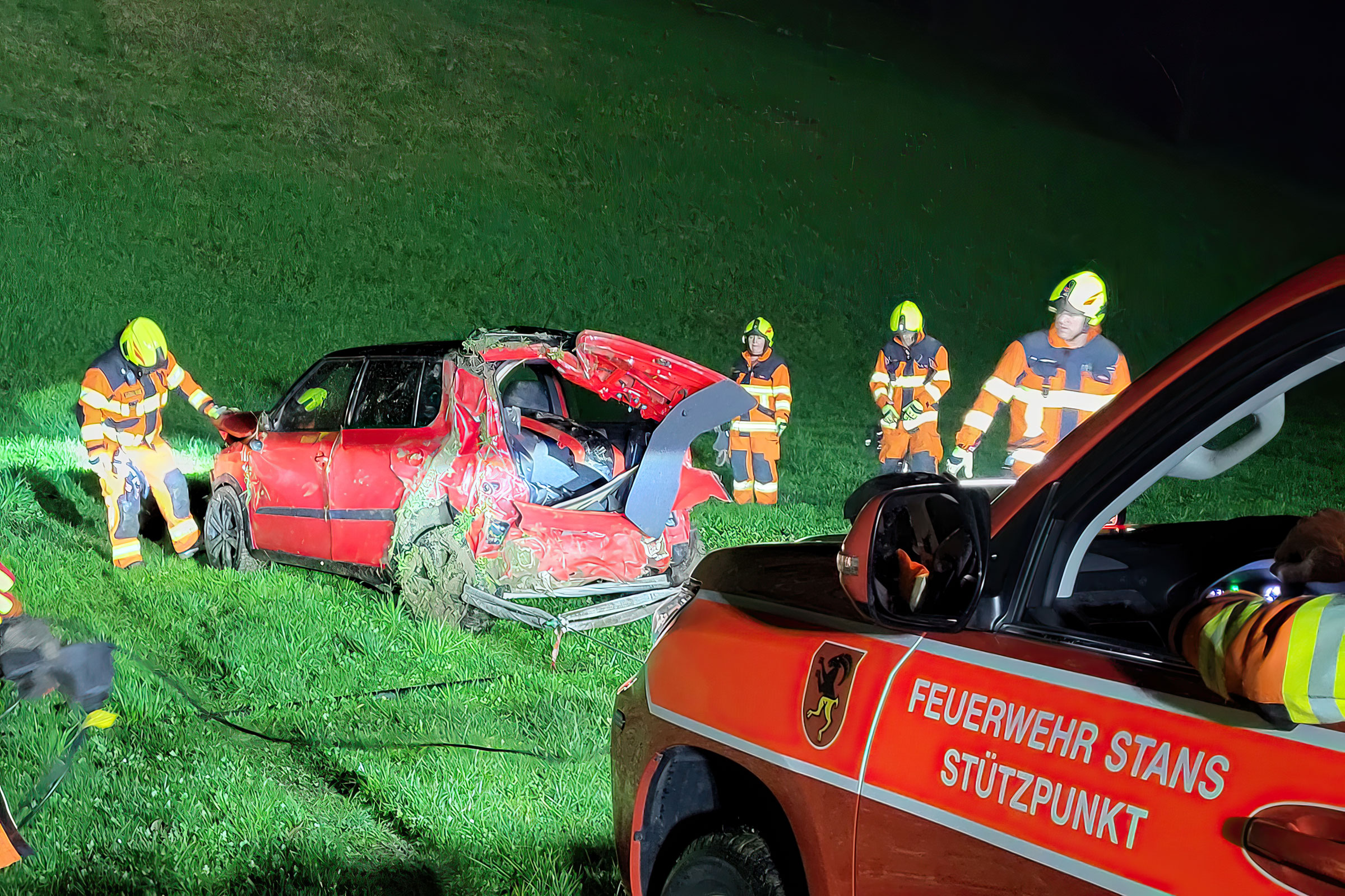 Die Strassenrettungsgruppe rückt zu einer Fahrzeugbergung nach Oberdorf aus.