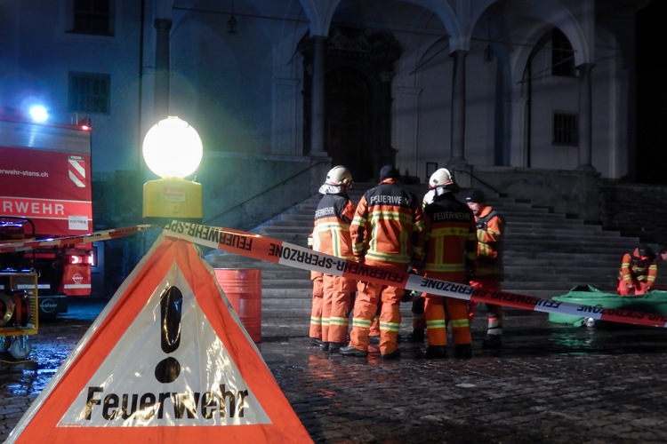 Die Frühjahrsproben der Einsatzzüge enden mit einem Einsatzparcours. An vier Posten im Dorf werden die Themen geprüft, welche an den vorangegangenen Proben behandelt worden sind.