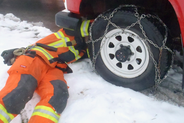 Kettenmontage auf dem Weg zur Unfallstelle
23. Januar 2015