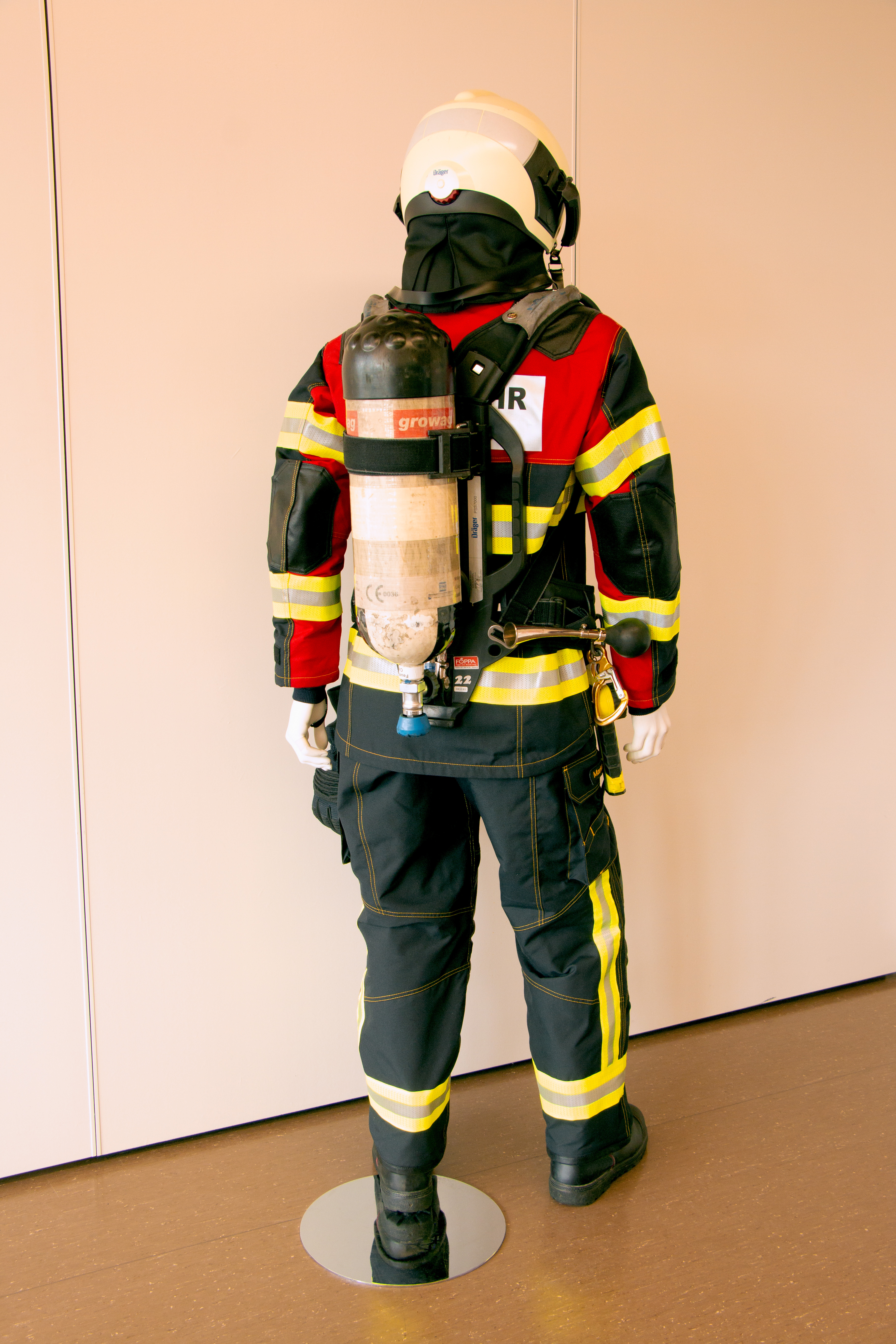 PSA zusammen mit unserem Atemschutzgerät Dräger PSS 7000