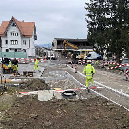 Die Arbeiten beim Chappelihof in Buttikon werden noch diese Woche abgeschlossen.