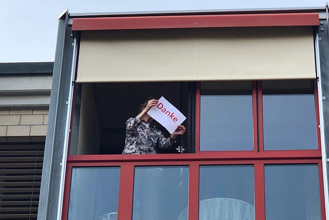 Und auch durchs Fenster konnten die Bewohnenden ihre Dankbarkeit ausdrücken...