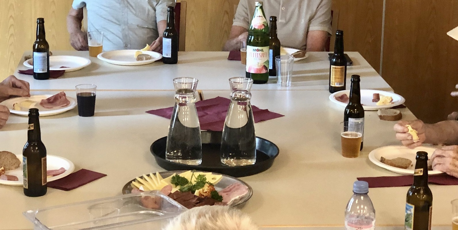 ... mit Zvieri-Plättli...