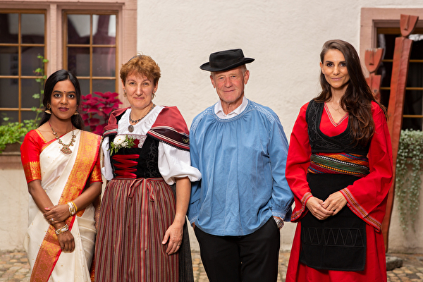 Schloss Pratteln Trachten Kultur Tradition
