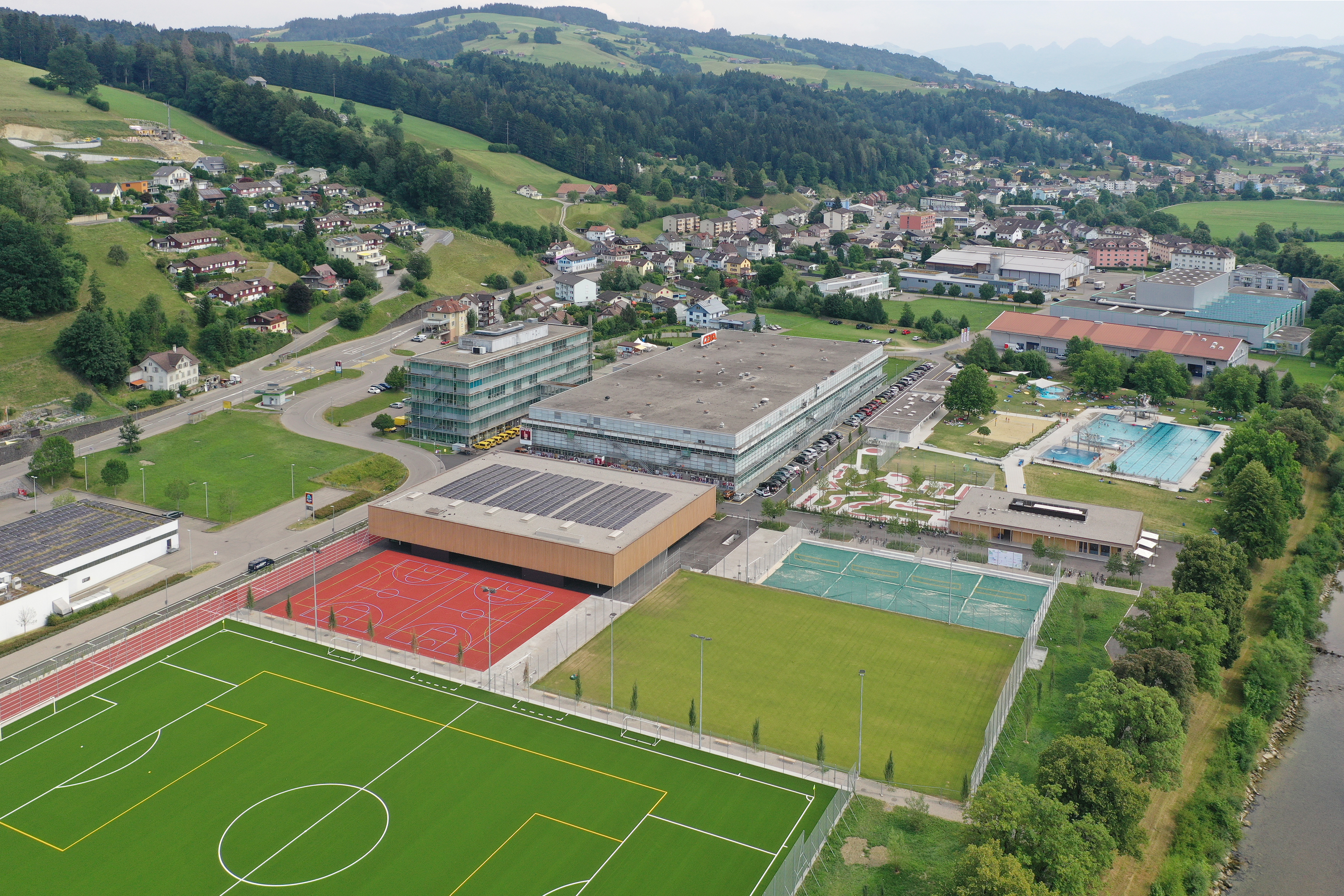 Sportanlage ganz