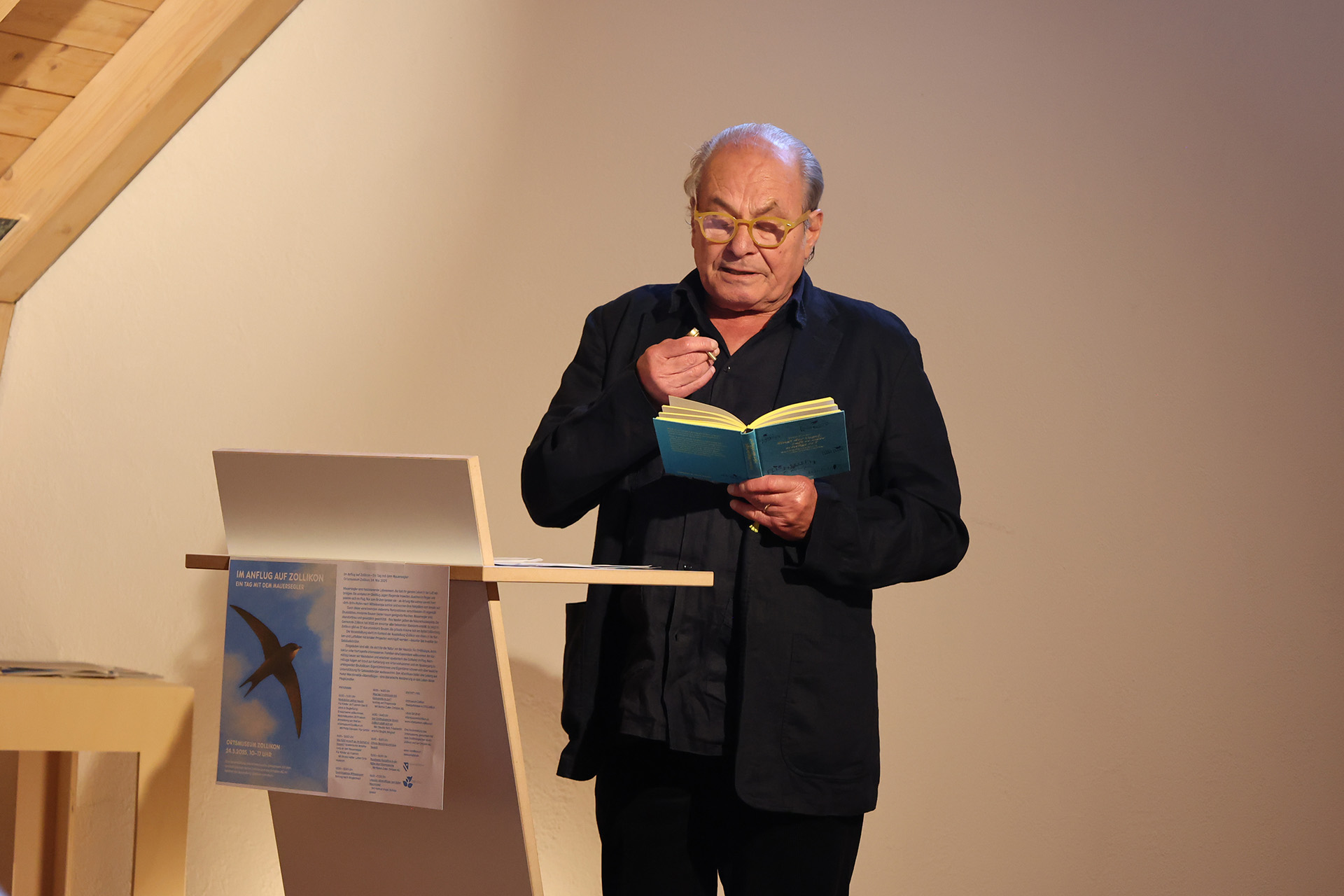 Lesung: «Abendflüge» von Helen Macdonald 
Mit Helmut Vogel, Schauspieler
