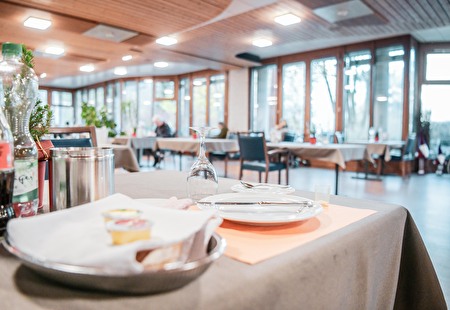 schön gedeckter Tisch im Restaurant Haus Wiesli