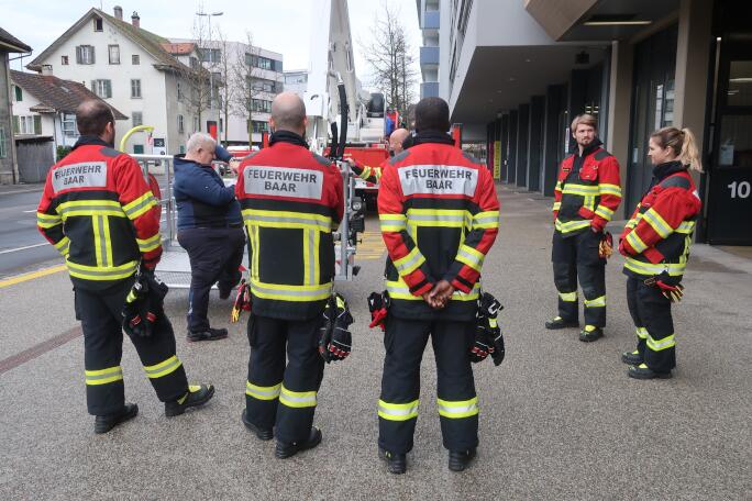 Bedienung des Korbes des Hubretters