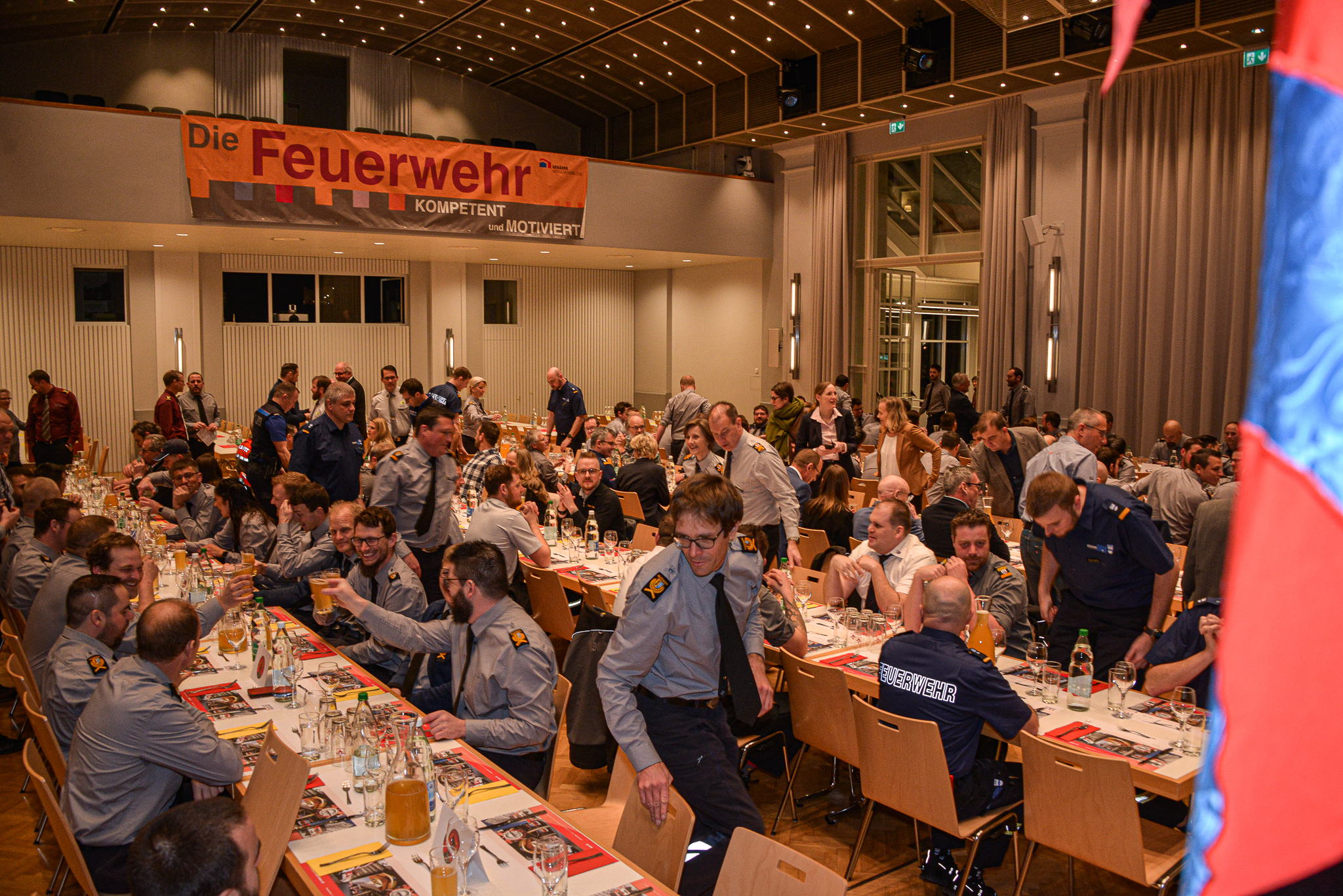 Gemeindesaal füllt sich