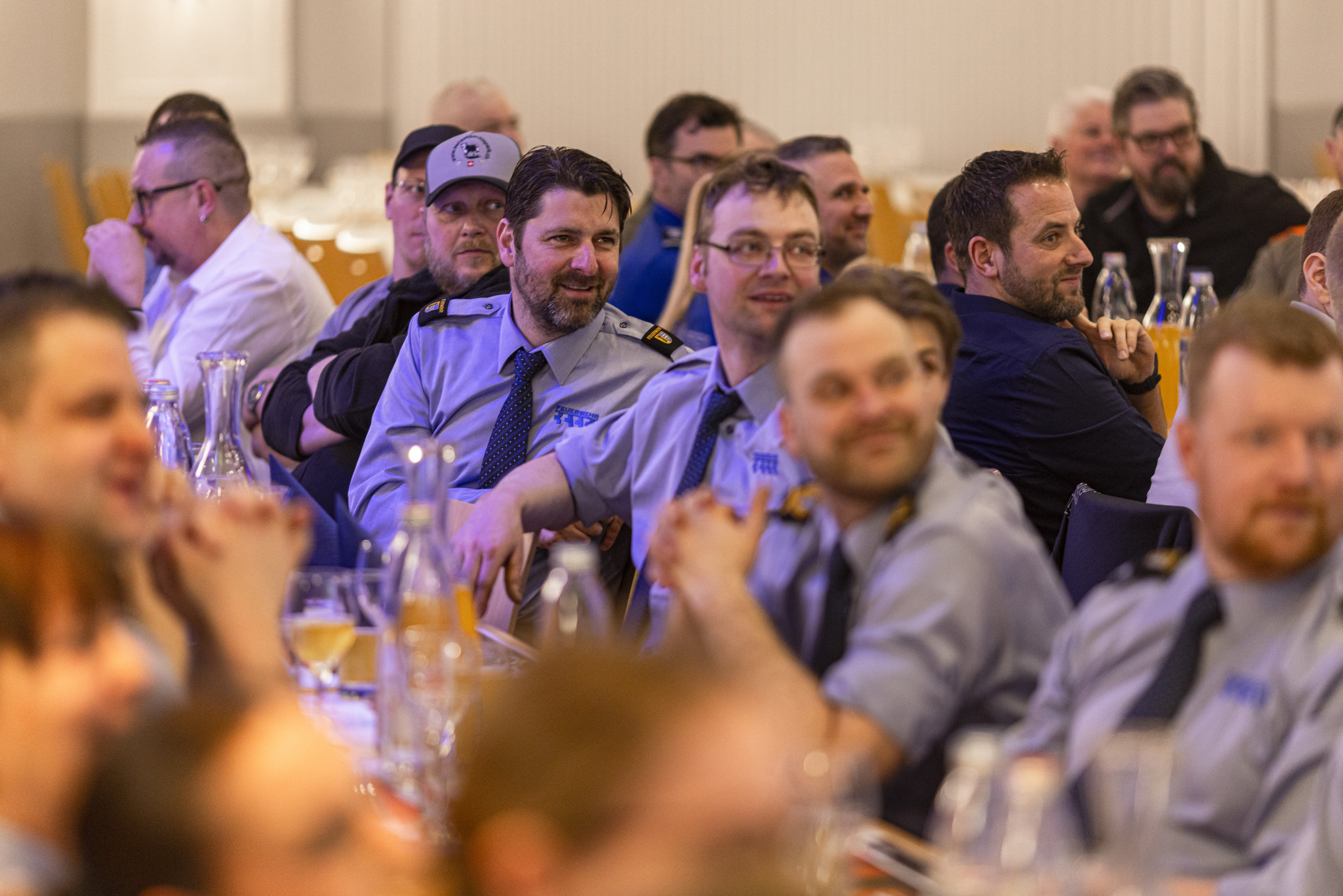 Die Blickensdörfler hörgen gespannt zu