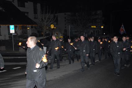 Ein festlicher Zug durch's Dorf