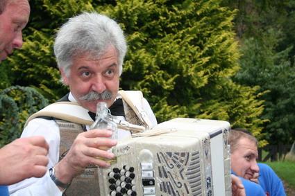 Ob der Musiker wohl "Kümmel" mag?