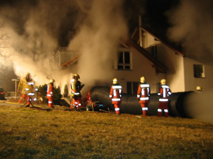 Rauch dringt aus der Tiefgarage 