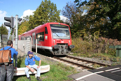 ... wegen eines Zuges. Eigentlich lassen wir uns sonst durch nichts stoppen...