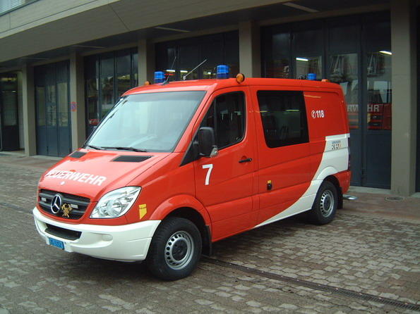 - Verkehrsdienstfahrzeug

Marke/Typ: Mercedes Sprinter 315 CDI 
Anschaffungsjahr: 2008 
Fahrzeuglieferant: Tony Brändle AG, Sirnach 
Ausbau: Tony Brändle AG, Sirnach 
Funkruf:  Barro 7 
Preis: CHF 101'000.-- 
