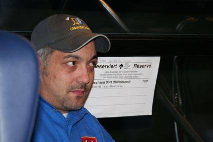 René bewacht unsere Reservation im Zug