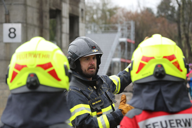 Fabian befiehlt den Wasserwerfer