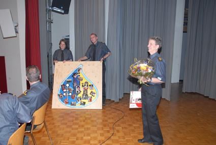 Abschiedsgeschenk von ihrer Sanitäts-Crew