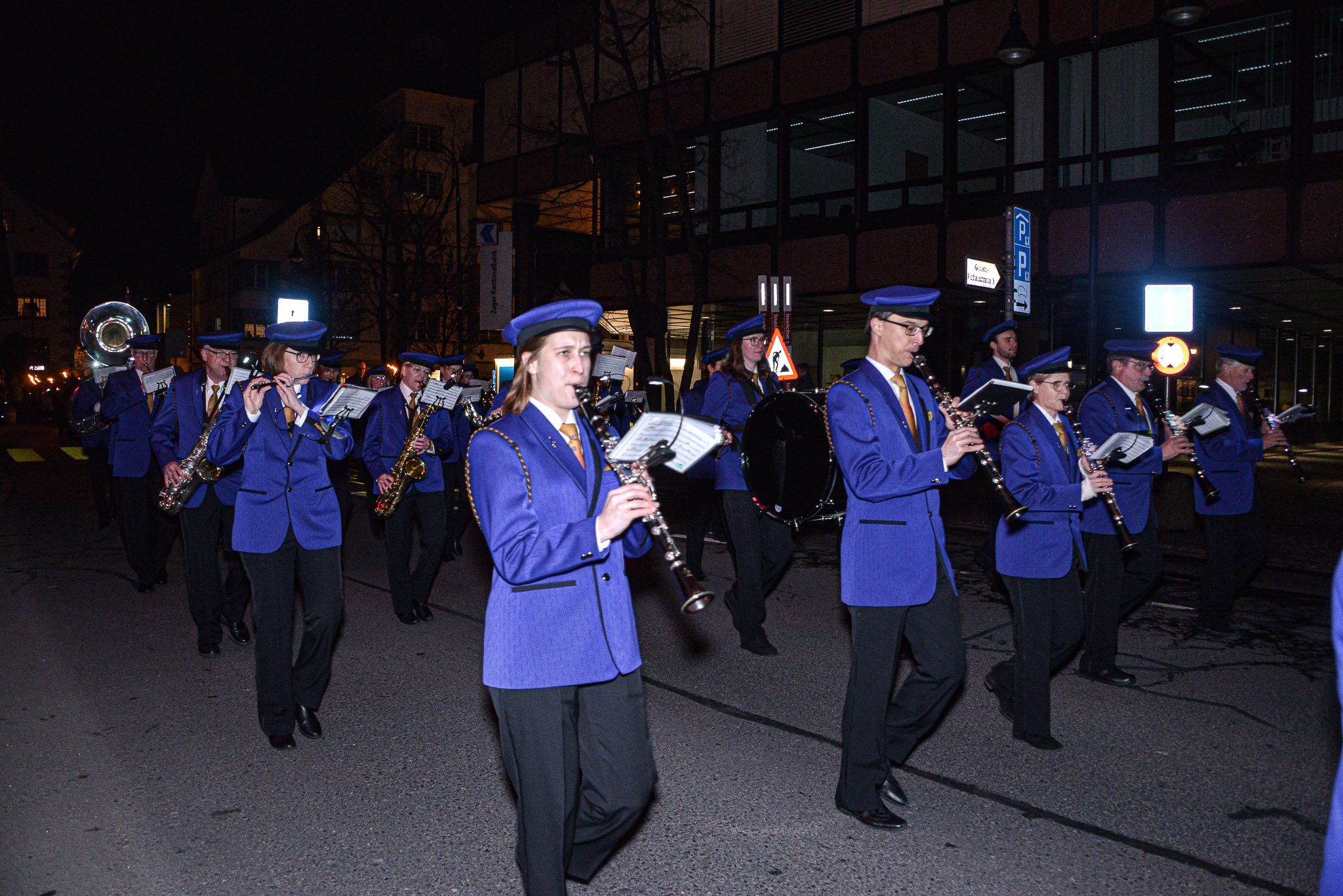 Feldmusik auf dem Marsch durch Baar