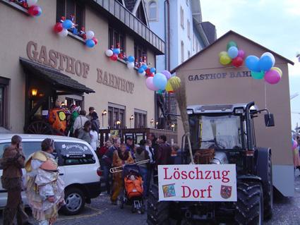 Nach dem Umzug parkieren wir vor dem "Original"