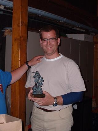 ...Patrick Jordi mit dem Wanderpokal