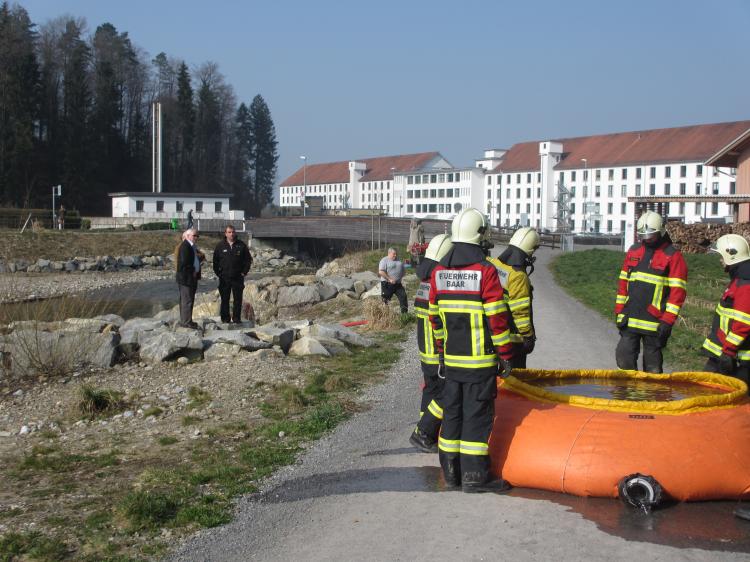 Gefülltes Ausgleichsbecken